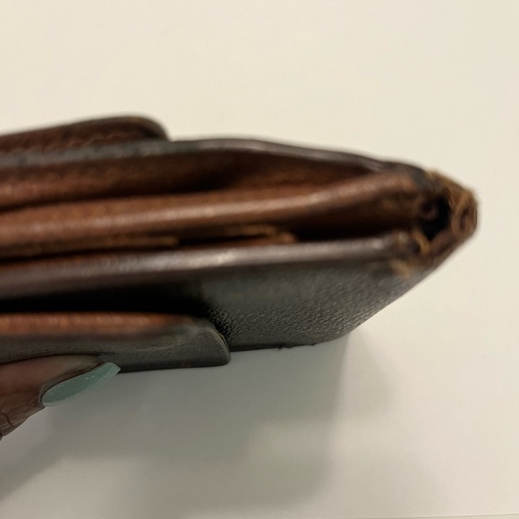 Vintage Louis Monogram Vuitton Elise Wallet - Picture 9 of 11